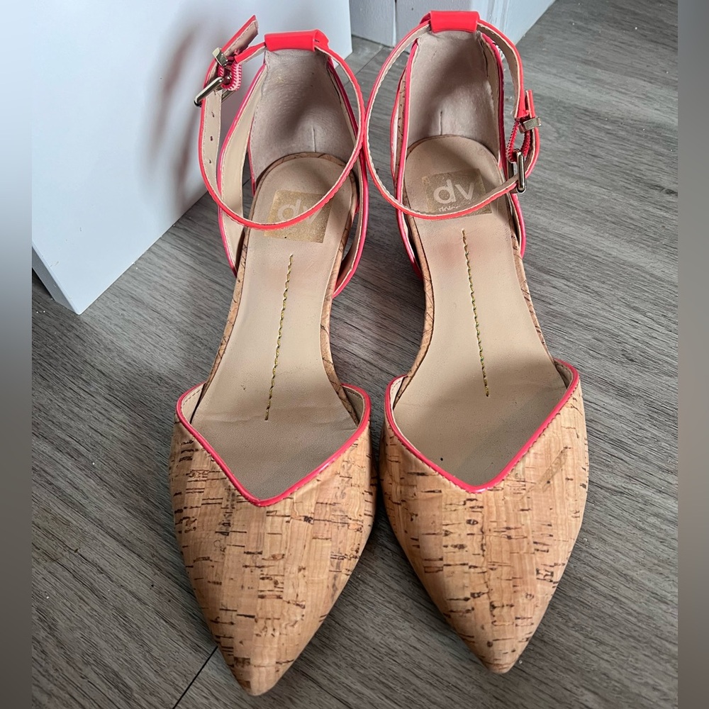 Dolce Vita cork sandal with orange accents - size 8